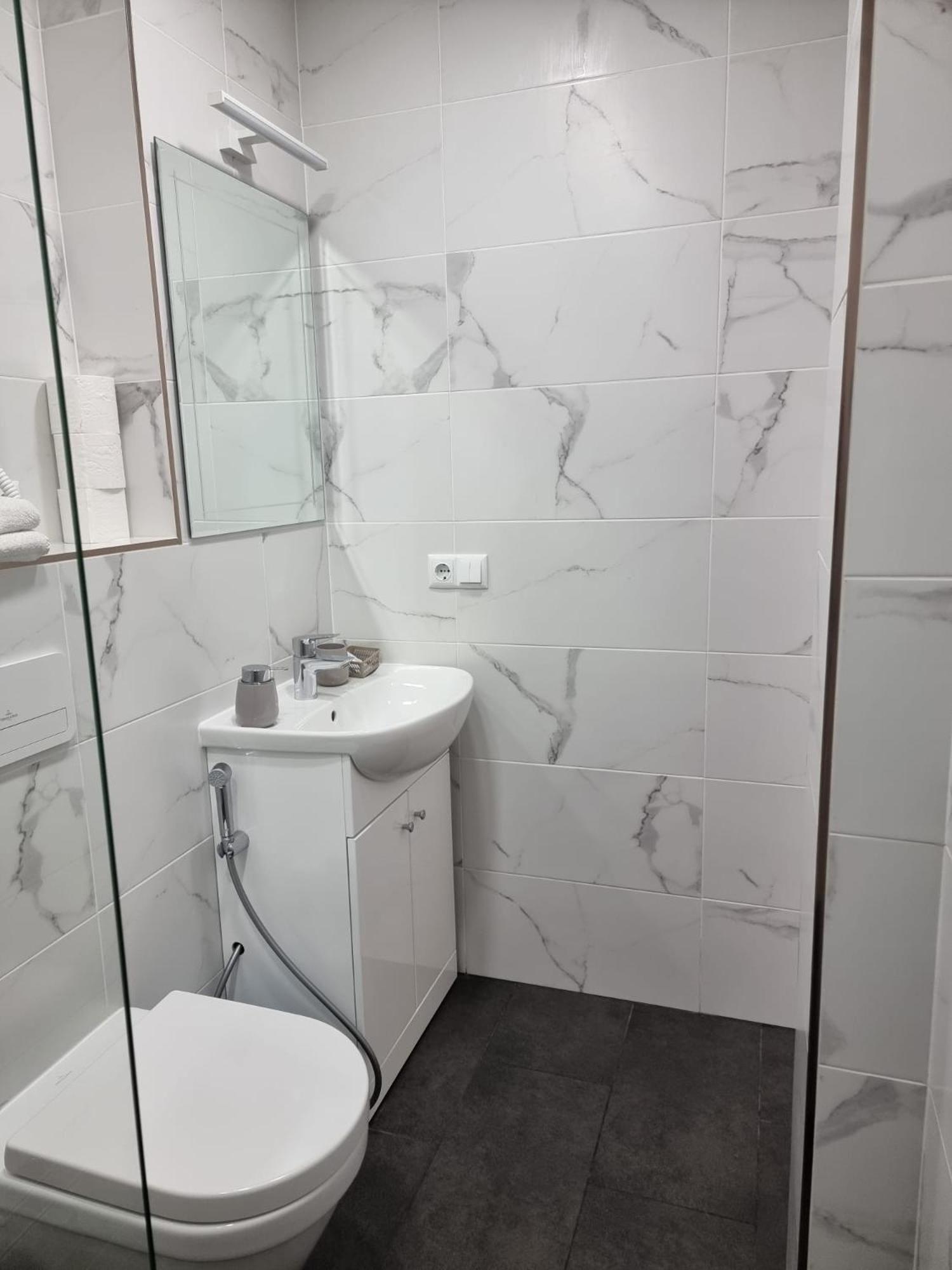 City Inn Riga Apartment, New Renovated In Quiet Center With Balcony With Parking Exterior foto